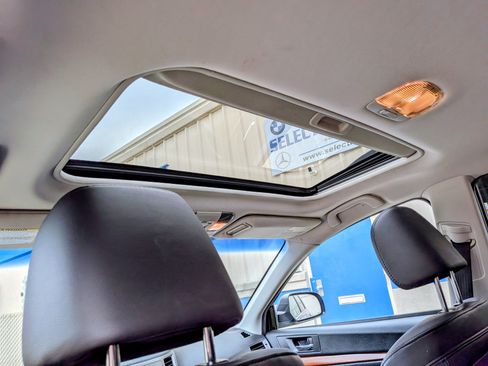 Used 2013 Subaru Outback 2.5i Limited AWD/4WD image 6
