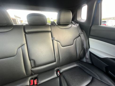 Used 2025 Jeep Compass Limited image 37