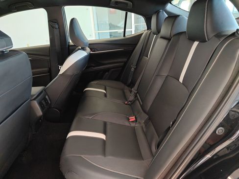 Used 2025 Toyota Camry SE image 11