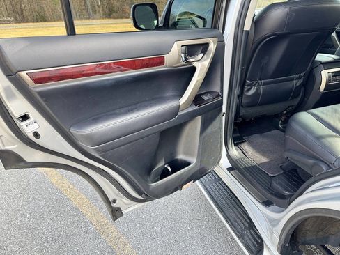 Used 2010 Lexus GX 460 image 5
