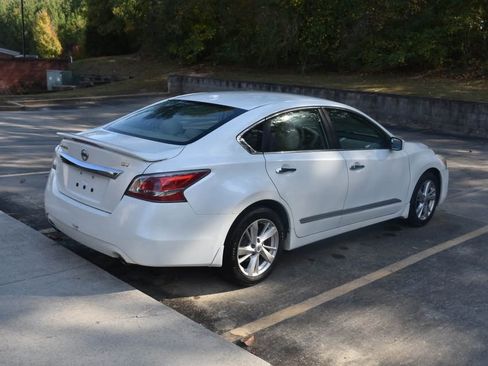 Used 2015 Nissan Altima 2.5 SV image 6