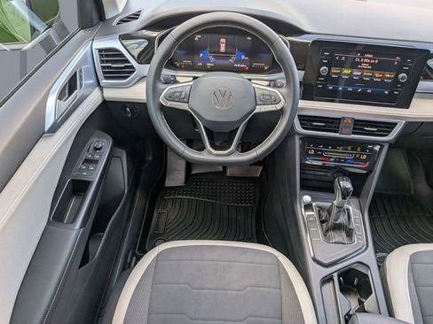 Certified 2026 Volkswagen Taos SE FWD image 17