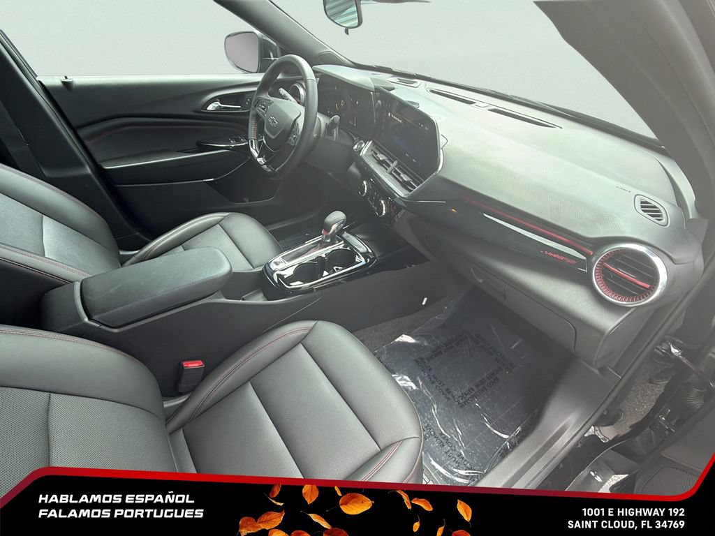 Certified 2025 Chevrolet Trax RS w/ Sunroof Package FWD image 30