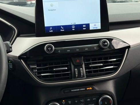 Used 2022 Ford Escape SE w/ SE Sport Appearance Package image 27