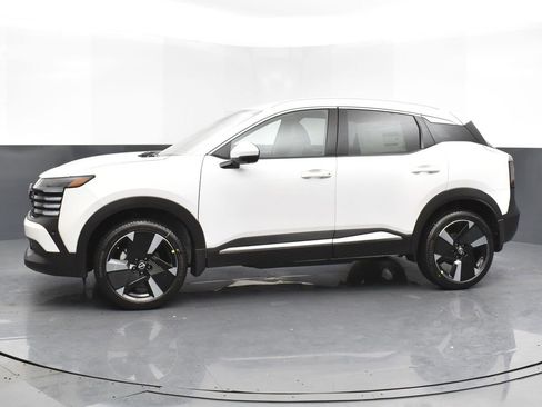 Certified 2025 Nissan Kicks SR image 3