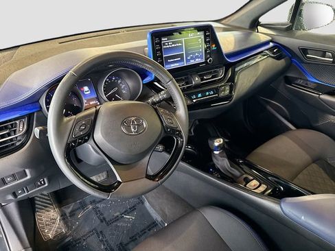 Used 2021 Toyota C-HR XLE image 9