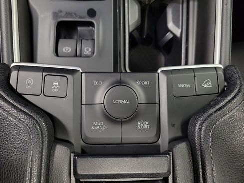 Used 2025 Toyota Grand Highlander AWD image 16