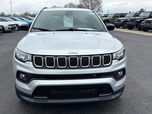 Used 2024 Jeep Compass Latitude w/ Sun and Sound Group image 8
