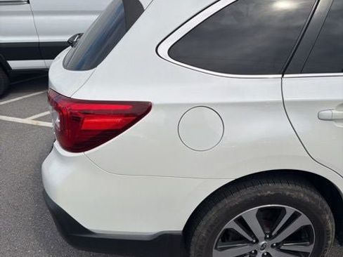 Used 2018 Subaru Outback 2.5i Limited AWD/4WD image 8