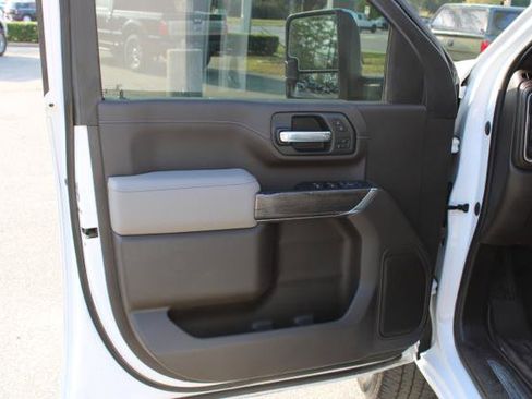 Used 2022 Chevrolet Silverado 2500 LTZ w/ LTZ Convenience Package image 32