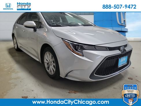 Used 2020 Toyota Corolla XLE image 1
