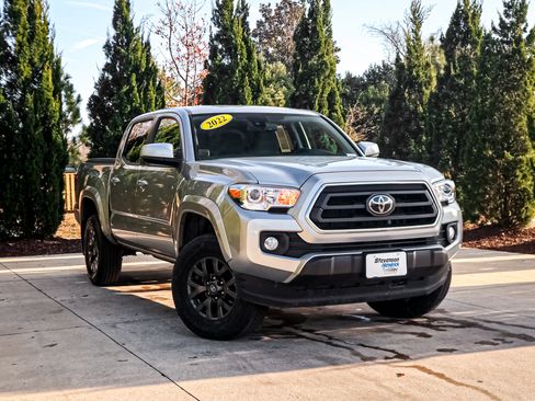 Used 2022 Toyota Tacoma SR5 image 2