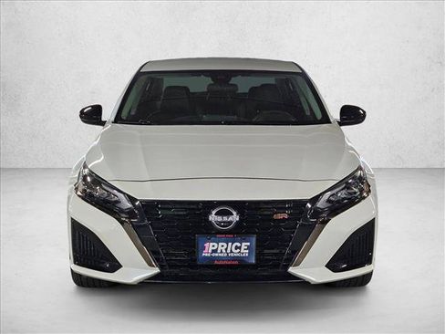 Used 2025 Nissan Altima 2.5 SR FWD image 2