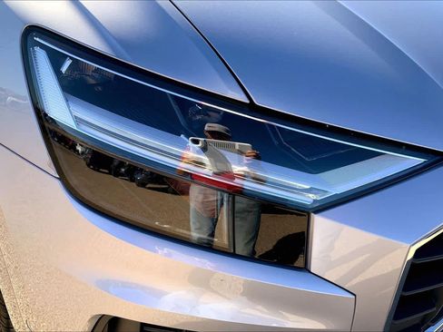 Used 2022 Audi Q8 Premium image 35