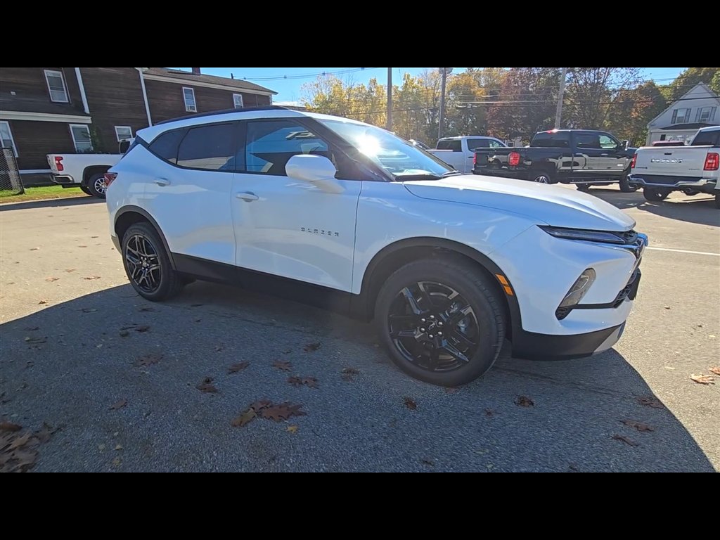 New 2026 Chevrolet Blazer LT w/ Convenience Package AWD/4WD image 2
