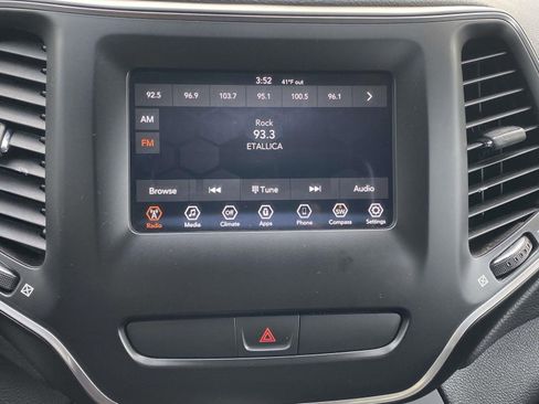 Used 2019 Jeep Cherokee Latitude w/ Popular Appearance Group image 24