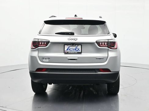 Used 2024 Jeep Compass Latitude AWD/4WD image 6