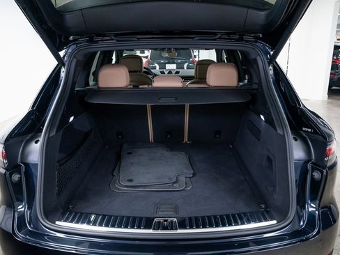 Used 2020 Porsche Cayenne image 8