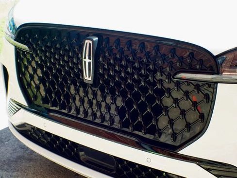 Used 2025 Lincoln Aviator Black Label w/ Jet Appearance Package AWD/4WD image 13