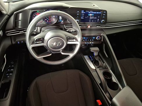 Used 2023 Hyundai Elantra SEL w/ Cargo Package FWD image 2