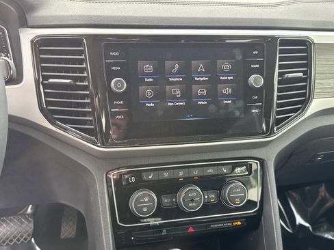 Used 2023 Volkswagen Atlas SE w/ Black Wheel Package image 25