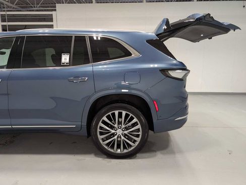 Certified 2025 Buick Enclave Avenir w/ Super Cruise Package image 11