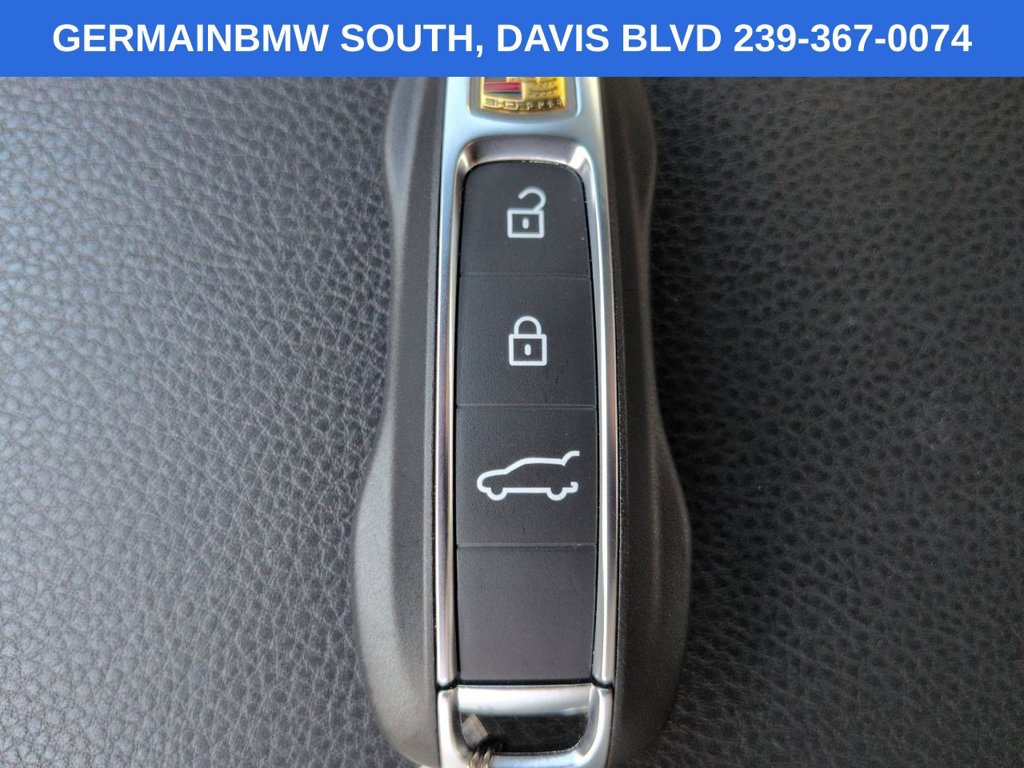 Used 2025 Porsche Cayenne E-Hybrid Coupe AWD/4WD image 32