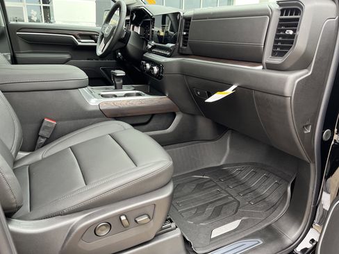 New 2026 GMC Sierra 1500 SLT w/ SLT Premium Plus Package image 17