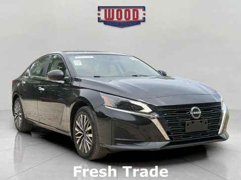 Used 2023 Nissan Altima 2.5 SV AWD/4WD image 1