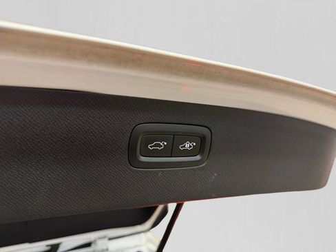 Used 2017 Volvo XC90 T6 R-Design w/ Vision Package image 44