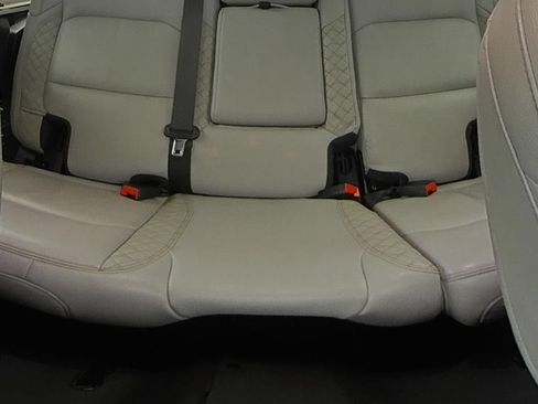 Used 2022 Jeep Wrangler Unlimited Sahara AWD/4WD image 13