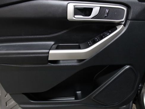 Used 2023 Ford Explorer XLT image 15