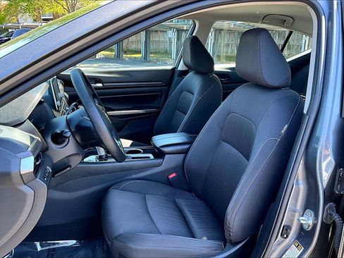 Used 2024 Nissan Altima 2.5 SV image 23