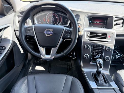 Used 2016 Volvo V60 T5 Cross Country w/ Convenience Package AWD/4WD image 10