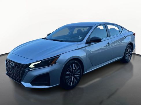 Used 2024 Nissan Altima 2.5 SV FWD image 7