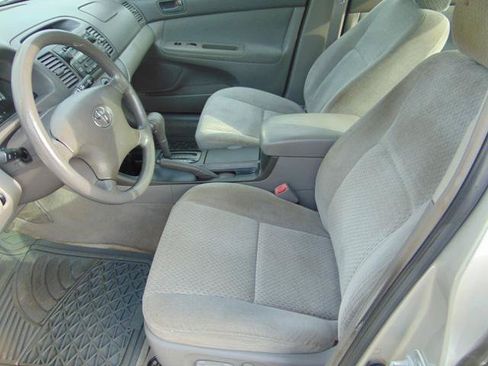 Used 2004 Toyota Camry LE FWD image 10