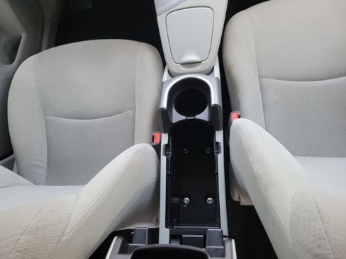 Used 2015 Toyota Prius Three image 22