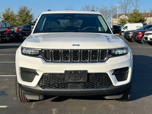 Certified 2023 Jeep Grand Cherokee Laredo w/ Luxury Tech Group I image 2