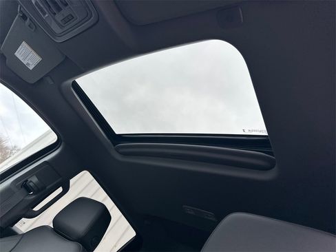 Used 2025 GMC Sierra 1500 SLT w/ SLT Premium Plus Package image 33