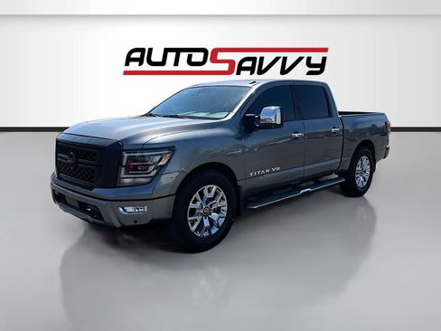 Used 2020 Nissan Titan SL w/ Moonroof Package RWD image 3