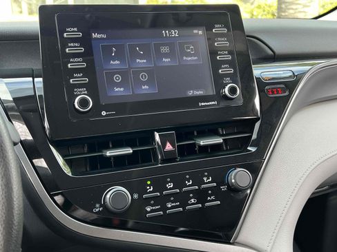 Used 2021 Toyota Camry LE image 7