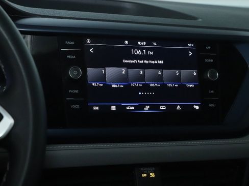 Used 2024 Volkswagen Taos SE image 25