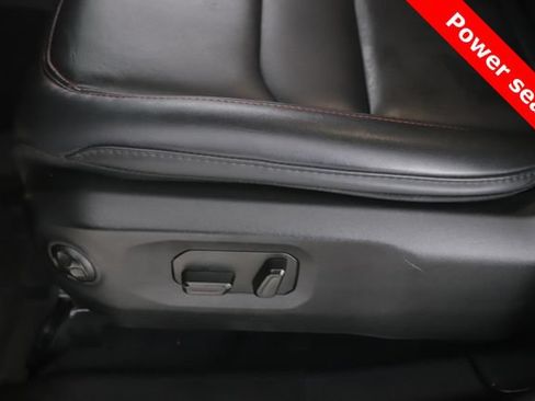 Used 2025 Jeep Wrangler Unlimited Rubicon AWD/4WD image 18