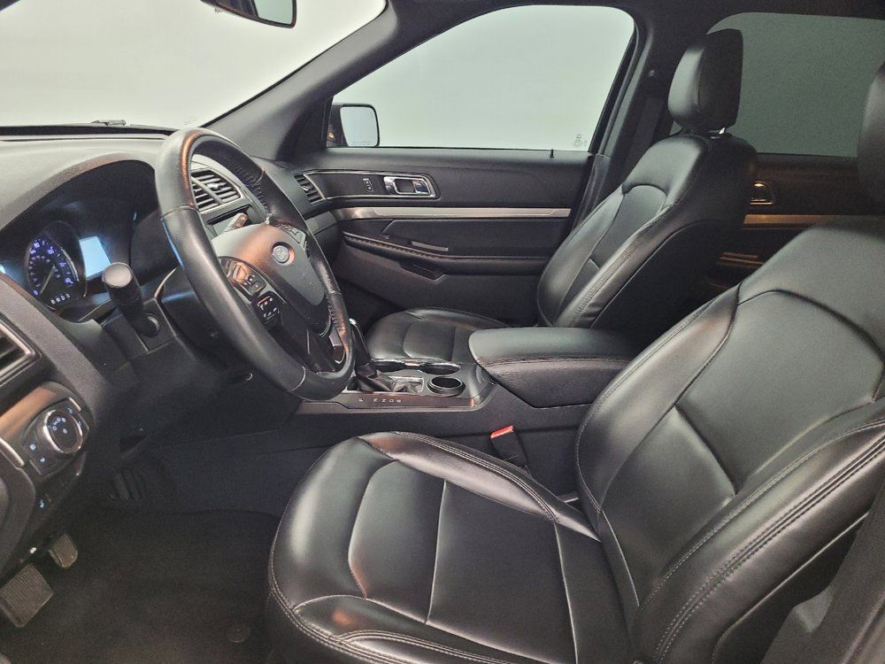 Used 2019 Ford Explorer XLT w/ Equipment Group 202A FWD image 17