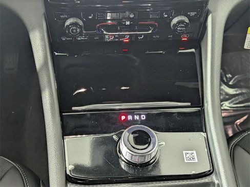 New 2025 Jeep Grand Cherokee Altitude image 21