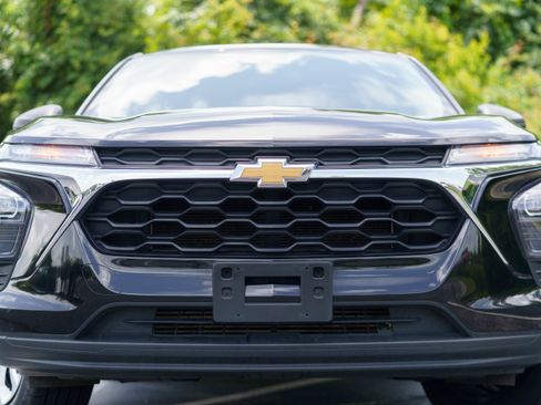 Used 2024 Chevrolet Trax LS FWD image 32