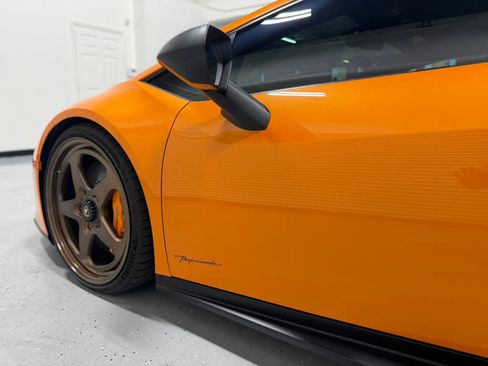 Used 2018 Lamborghini Huracan Performante AWD/4WD image 26