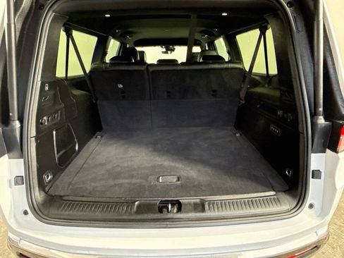 Used 2023 Jeep Wagoneer L Series II AWD/4WD image 29