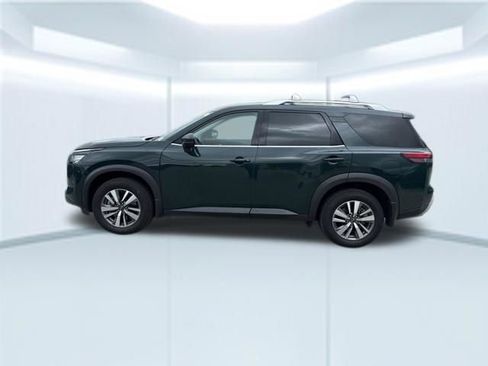 Used 2025 Nissan Pathfinder SL FWD image 10