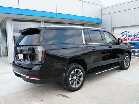 Used 2025 Chevrolet Suburban LT w/ Comfort Package AWD/4WD image 37